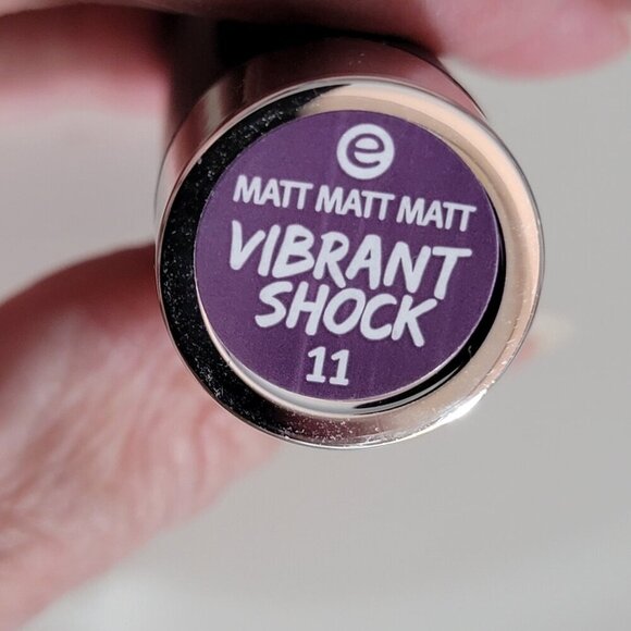 ESSENCE matt matt matt lipstick - Shade 11 Vibrant Shock Purple NEW - Picture 5 of 9